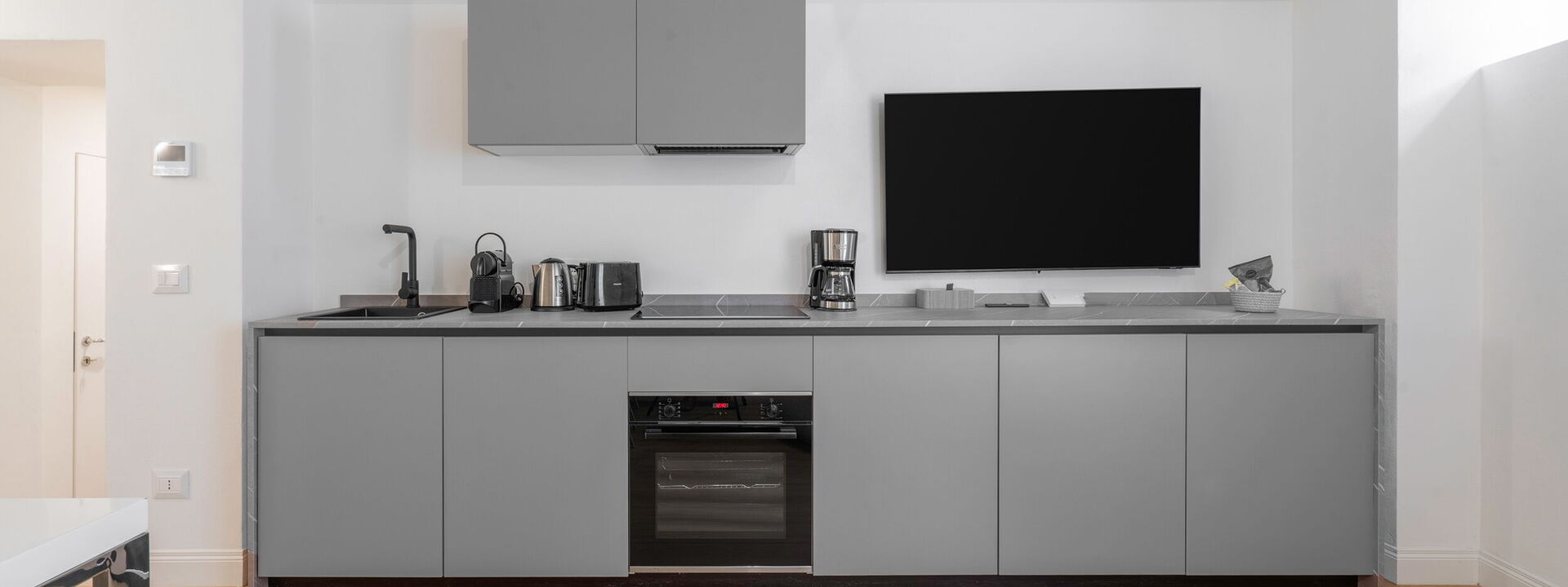 Elegant Apartments Near The Duomo - Deservi Elegant Apt. Brunelleschi: Frühling, Herbst, Küche, Sommer, Winter, Wohnzimmer