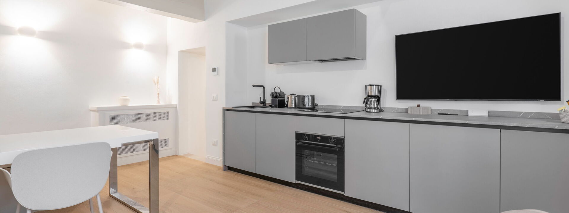 Elegant Apartments Near The Duomo - Deservi Elegant Apt. Brunelleschi: Frühling, Herbst, Küche, Sommer, Winter, Wohnzimmer