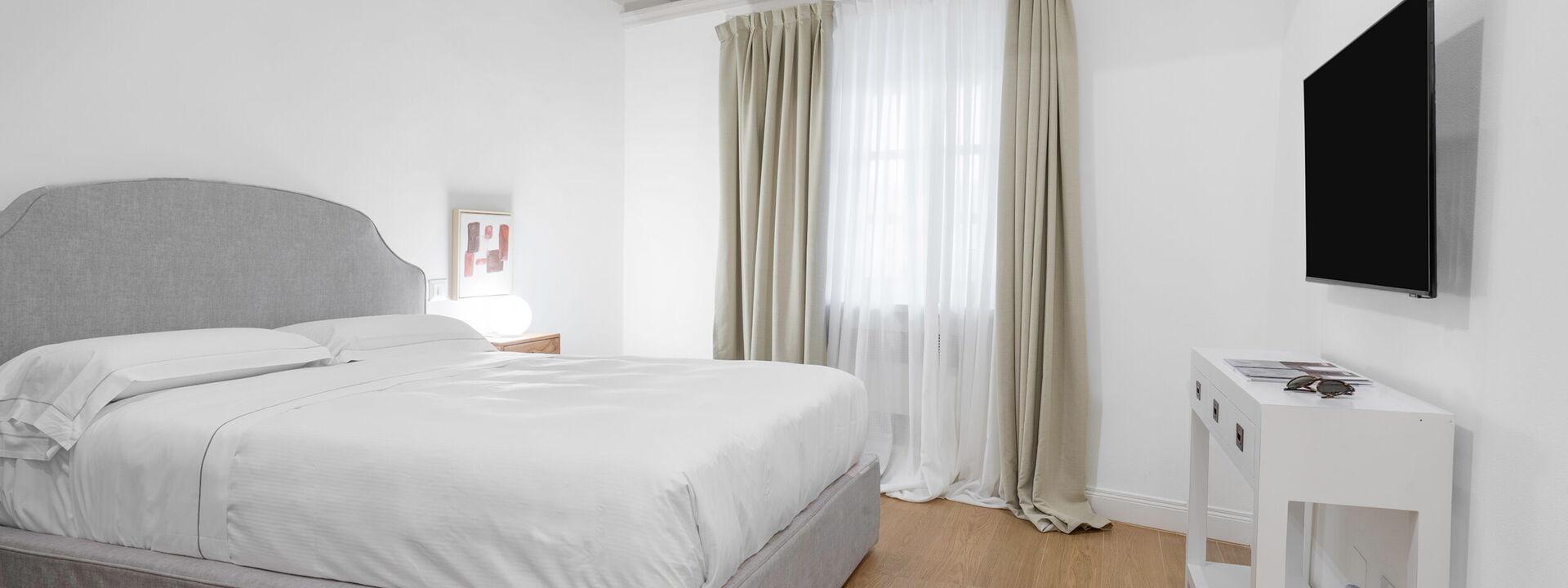Elegant Apartments Near The Duomo - Deservi Elegant Apt. Leonardo: Autumn, Bedroom, Spring, Summer, Winter