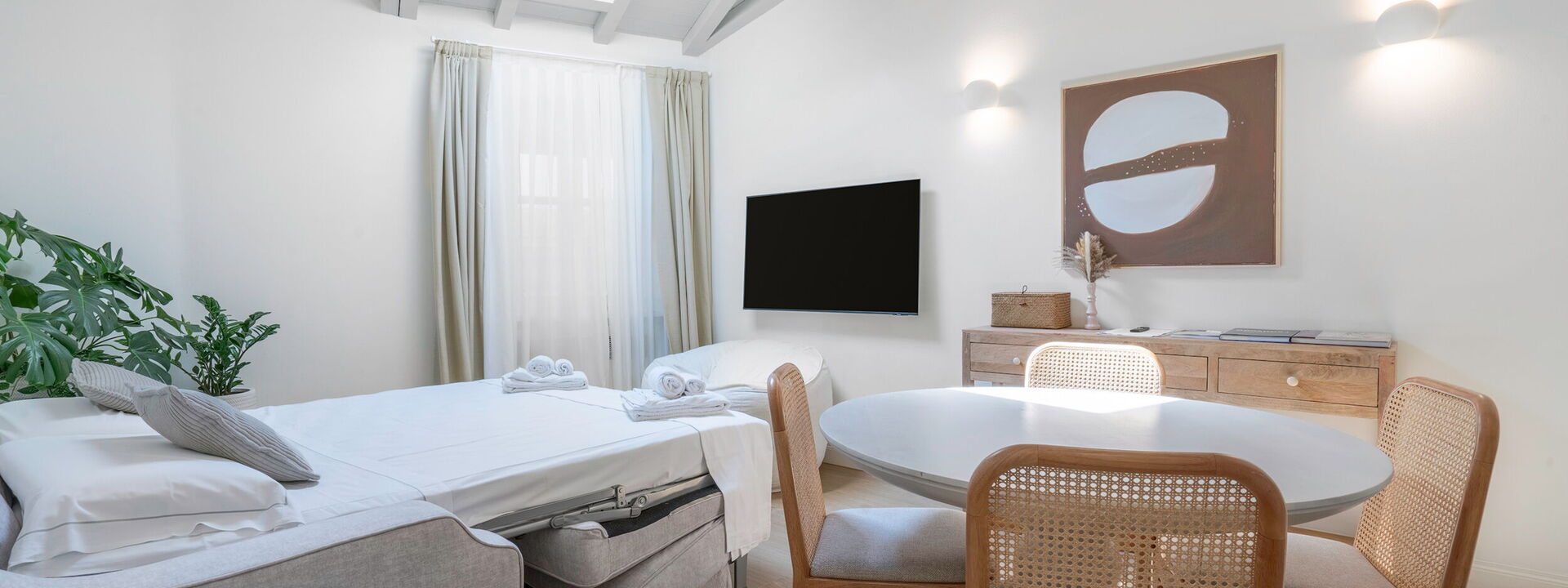 Elegant Apartments Near The Duomo - Deservi Elegant Apt. Leonardo: Autumn, Kitchen, Living Room, Spring, Summer, Winter