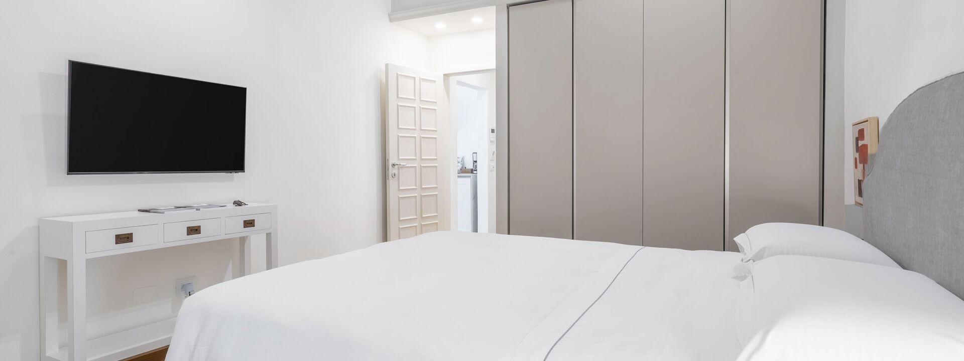 Elegant Apartments Near The Duomo - Deservi Elegant Apt. Leonardo: Autumn, Bedroom, Spring, Summer, Winter