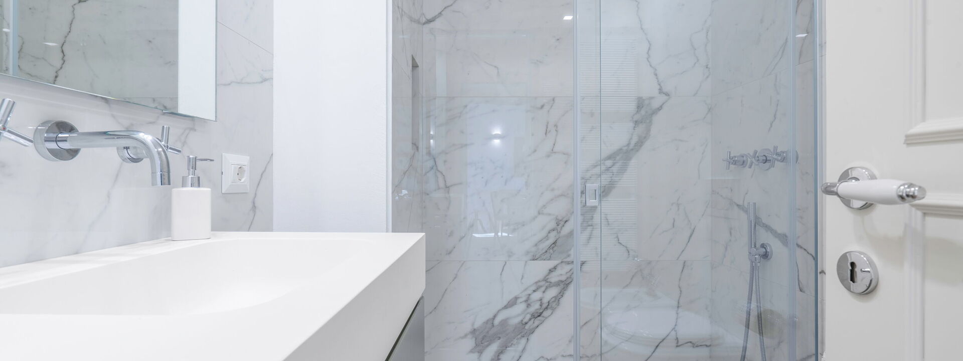 Elegant Apartments Near The Duomo - Deservi Elegant Apt. Leonardo: Autumn, Bathroom, Spring, Summer, Winter