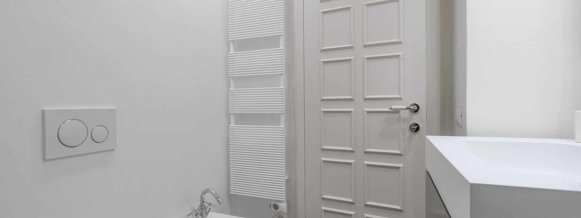Elegant Apartments Near The Duomo - Deservi Elegant Apt. Leonardo: Autumn, Bathroom, Spring, Summer, Winter
