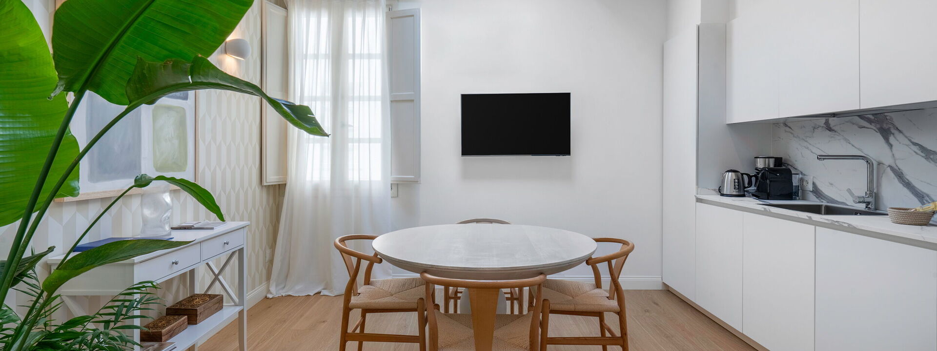 Elegant Apartments Near The Duomo - Deservi Elegant Apt. Machiavelli: Frühling, Herbst, Küche, Sommer, Winter, Wohnzimmer