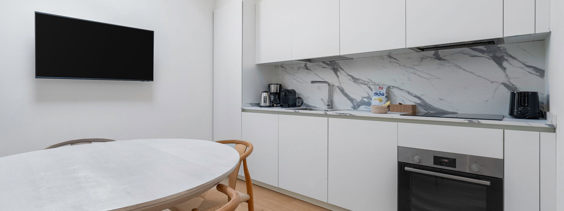 Elegant Apartments Near The Duomo - Deservi Elegant Apt. Machiavelli: Frühling, Herbst, Küche, Sommer, Winter, Wohnzimmer