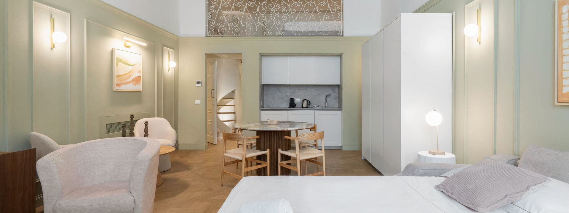 Elegant Apartments Near The Duomo - Deservi Elegant Apt. Donatello: Frühling, Herbst, Küche, Sommer, Winter, Wohnzimmer