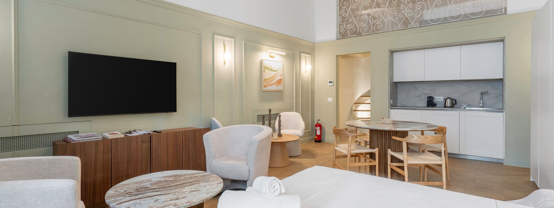 Elegant Apartments Near The Duomo - Deservi Elegant Apt. Donatello: Frühling, Herbst, Küche, Sommer, Winter, Wohnzimmer