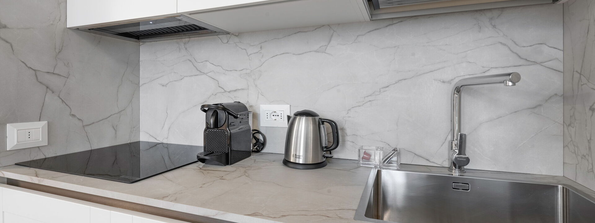 Elegant Apartments Near The Duomo - Deservi Elegant Apt. Donatello: Frühling, Herbst, Küche, Sommer, Winter, Wohnzimmer