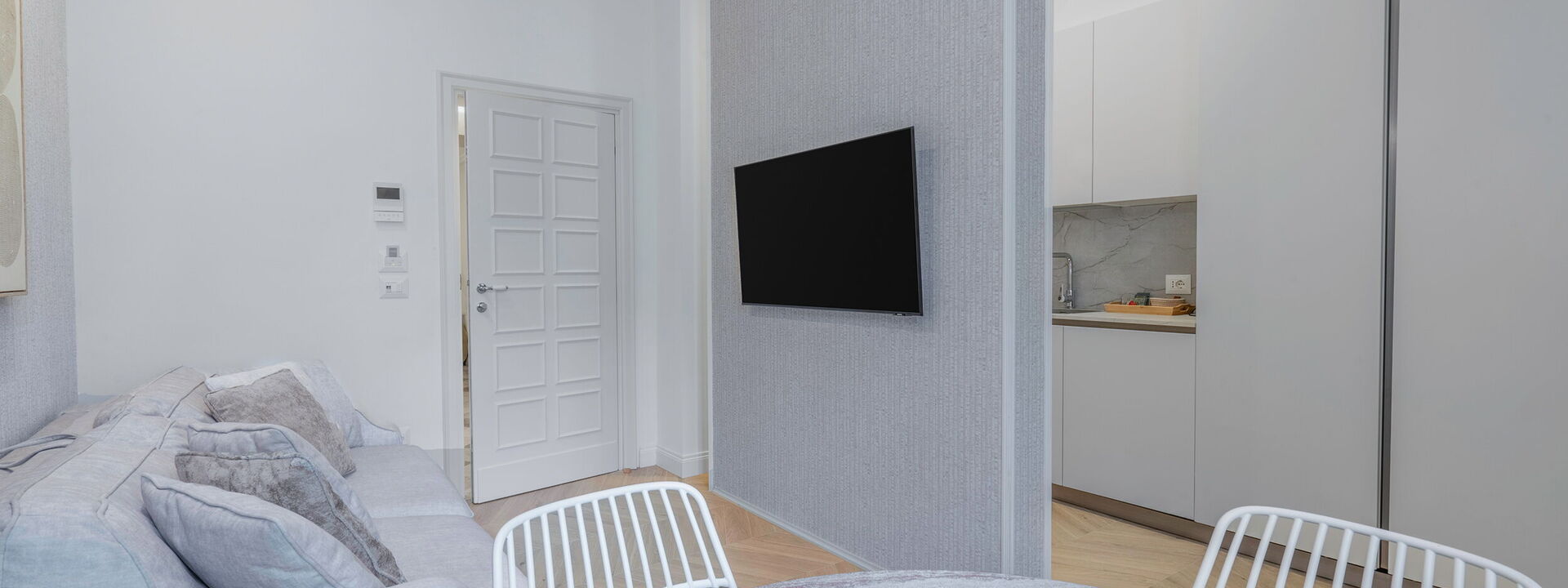 Elegant Apartments Near The Duomo - Deservi Elegant Apt. Dante: Frühling, Herbst, Küche, Sommer, Winter, Wohnzimmer