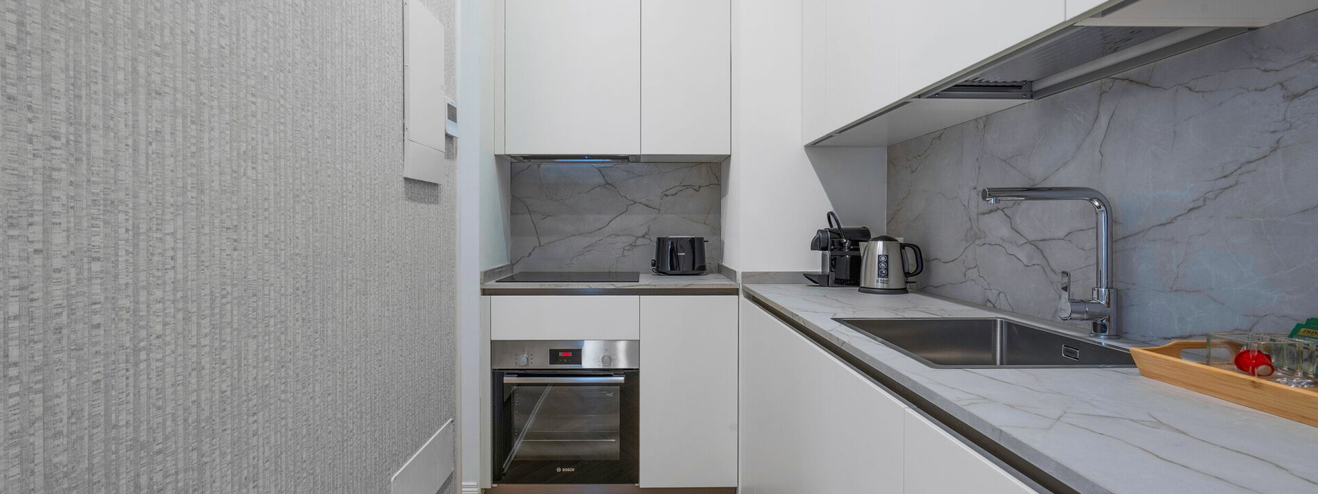 Elegant Apartments Near The Duomo - Deservi Elegant Apt. Dante: Frühling, Herbst, Küche, Sommer, Winter, Wohnzimmer