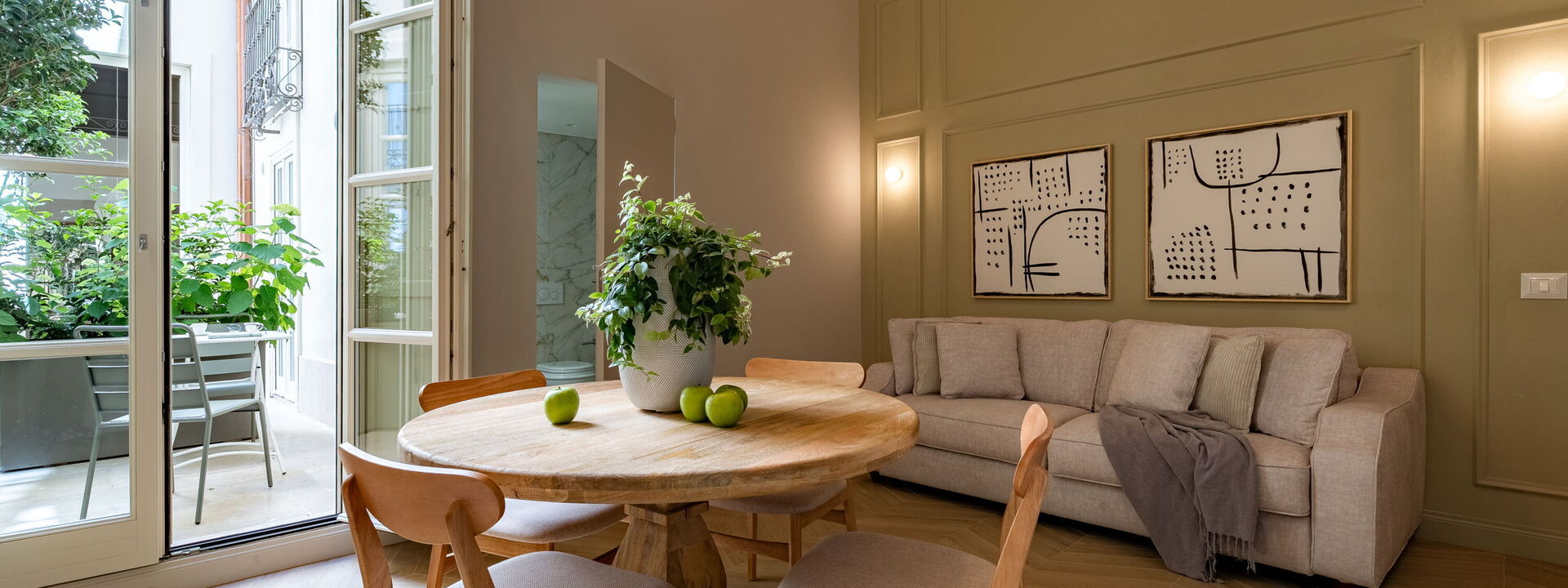 Elegant Apartments Near The Duomo - Deservi Elegant Apt. Vasari: Frühling, Herbst, Küche, Sommer, Winter, Wohnzimmer