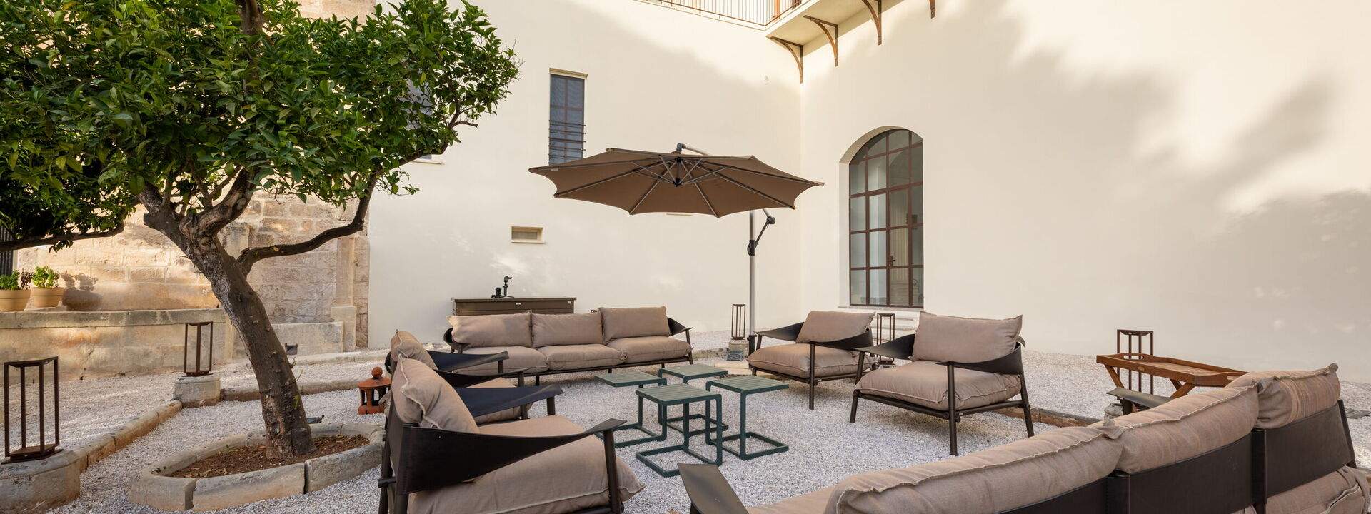 Palazzo Villani Lubelli: Autunno, Estate, Esterni, Giardino, Primavera