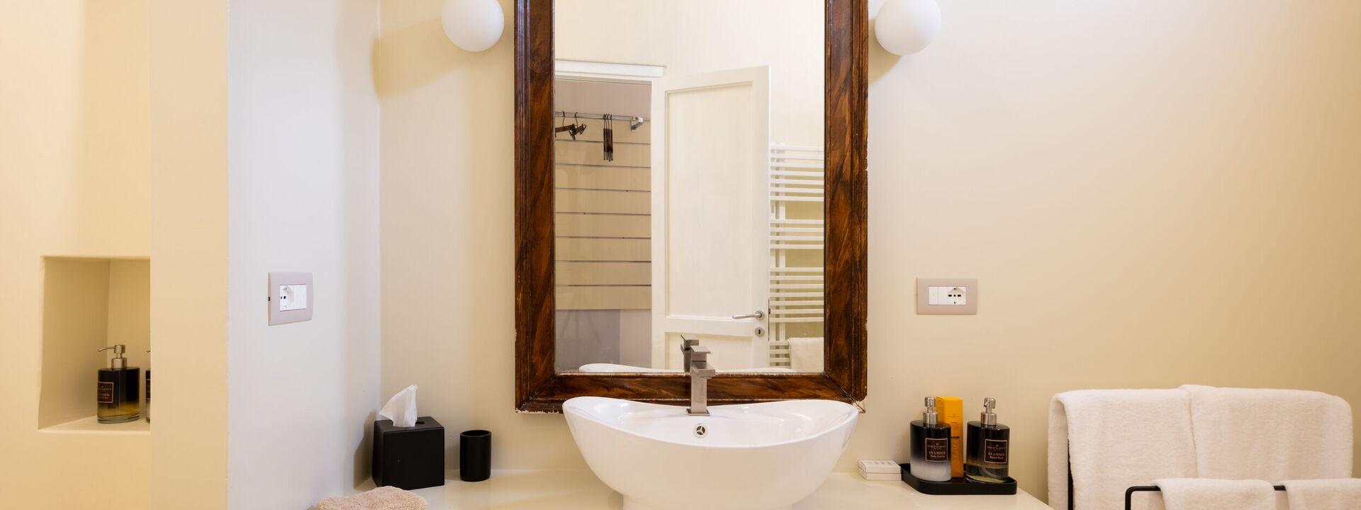 Palazzo Villani Lubelli: Autunno, Bagno, Estate, Primavera