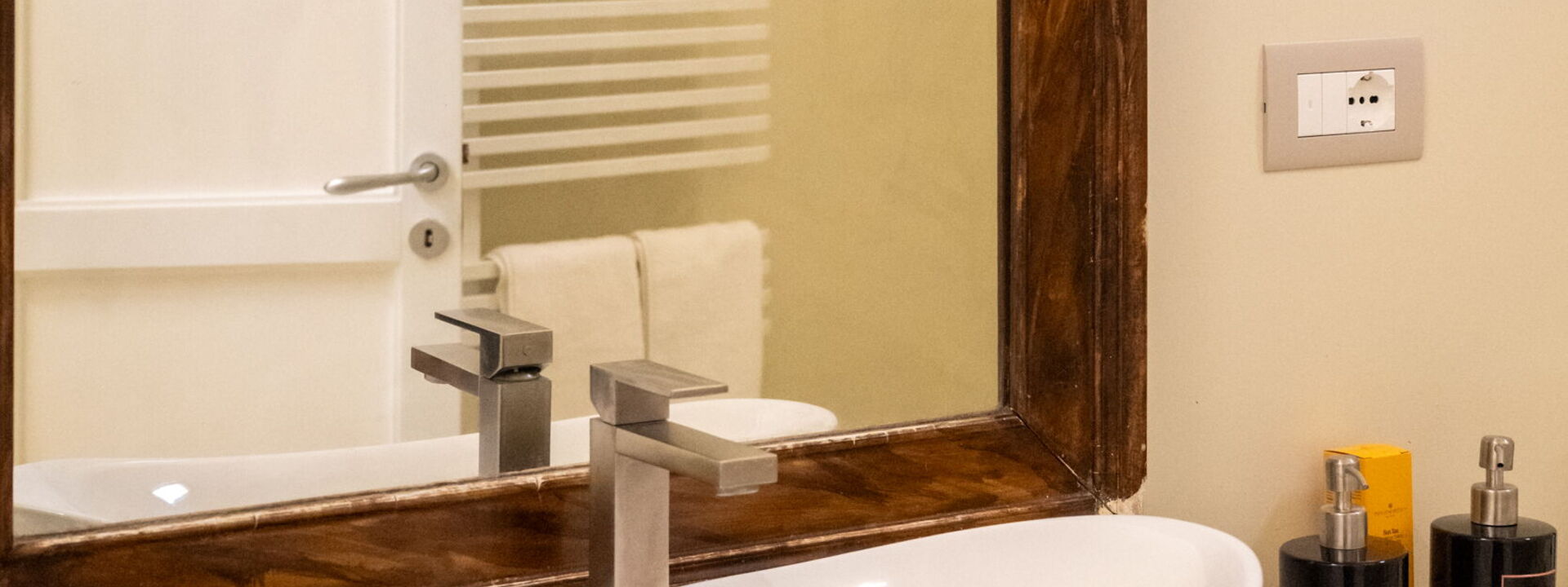 Palazzo Villani Lubelli: Autunno, Bagno, Estate, Primavera