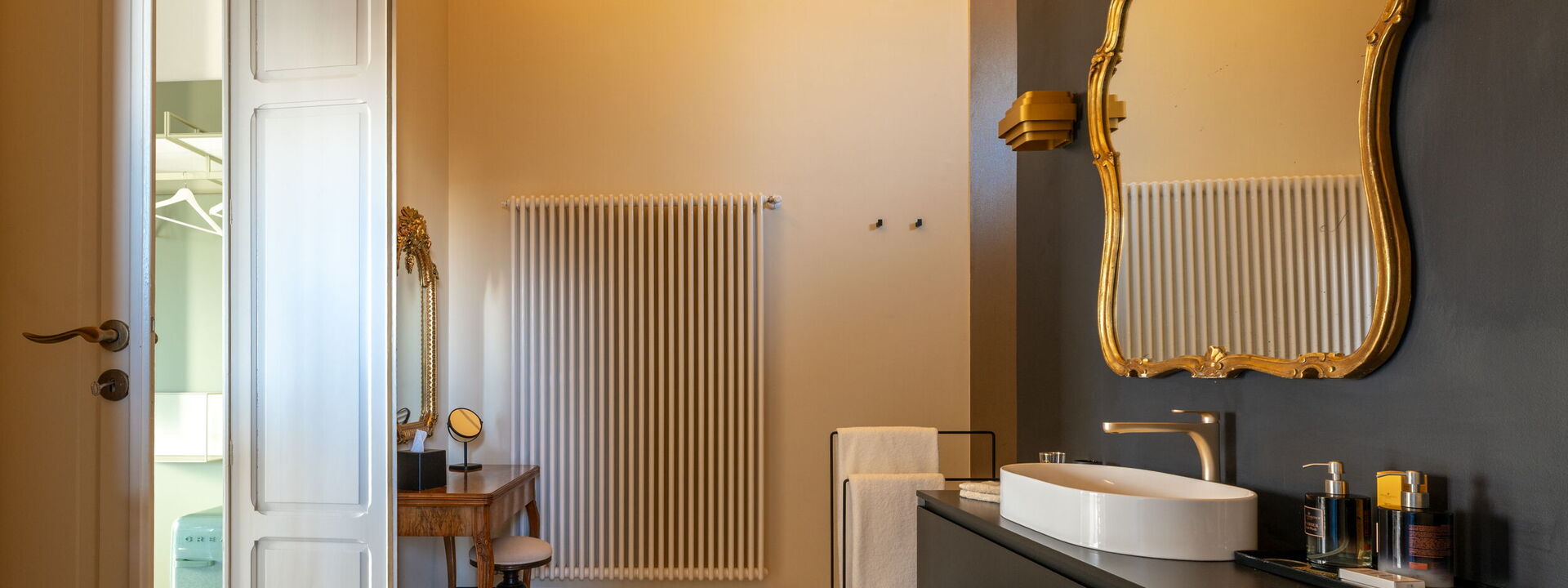 Palazzo Villani Lubelli: Autunno, Bagno, Estate, Primavera