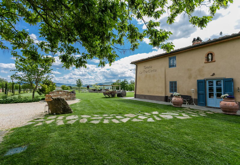 Le Tre Virtù Luxury Relais, Private Pool, Mugello: Außen, Frühling, Herbst, Sommer