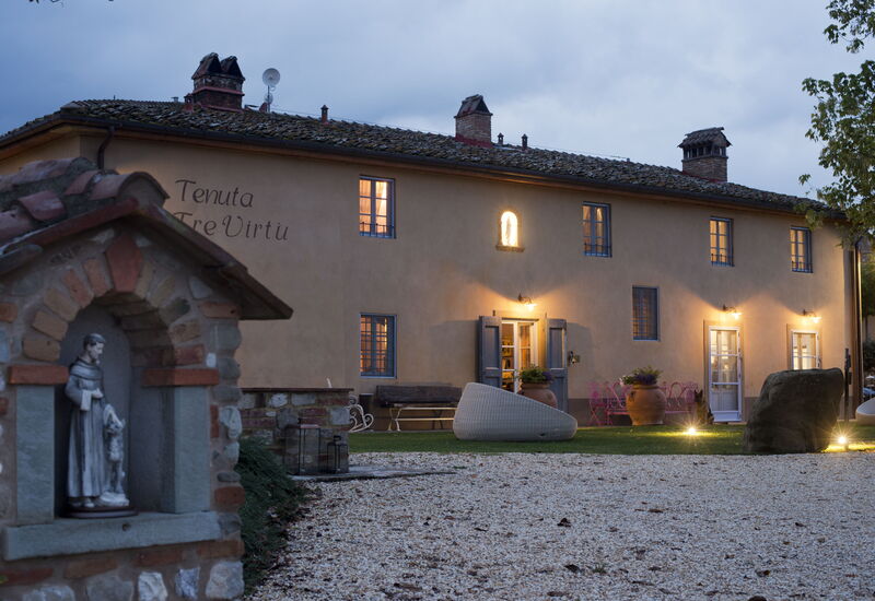 Le Tre Virtù Luxury Relais, Private Pool, Mugello: Außen, Frühling, Herbst, Sommer