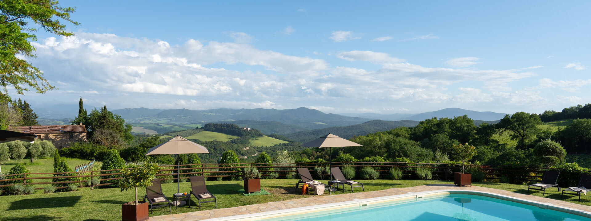 Villa la Cerbaina: Building Exterior, Pool, Scenic View