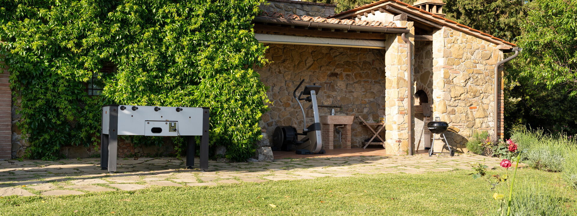 Villa la Cerbaina: Building Exterior, Wellness