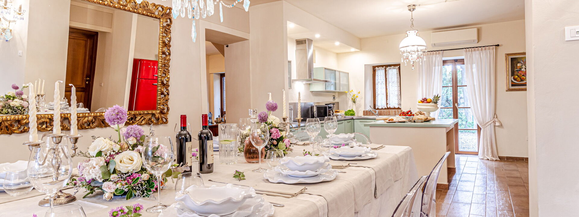 Villa la Cerbaina: Ground floor kitchen and dining room (dining table convertible into pool table)