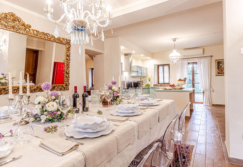 Villa la Cerbaina: Ground floor kitchen and dining room (dining table convertible into pool table)