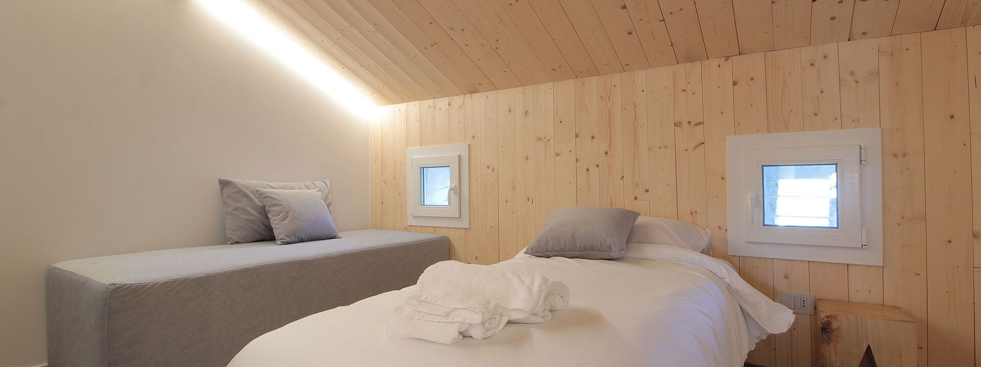 Villa Valdobbiadene Pool Spa: Autumn, Bedroom, Spring, Summer