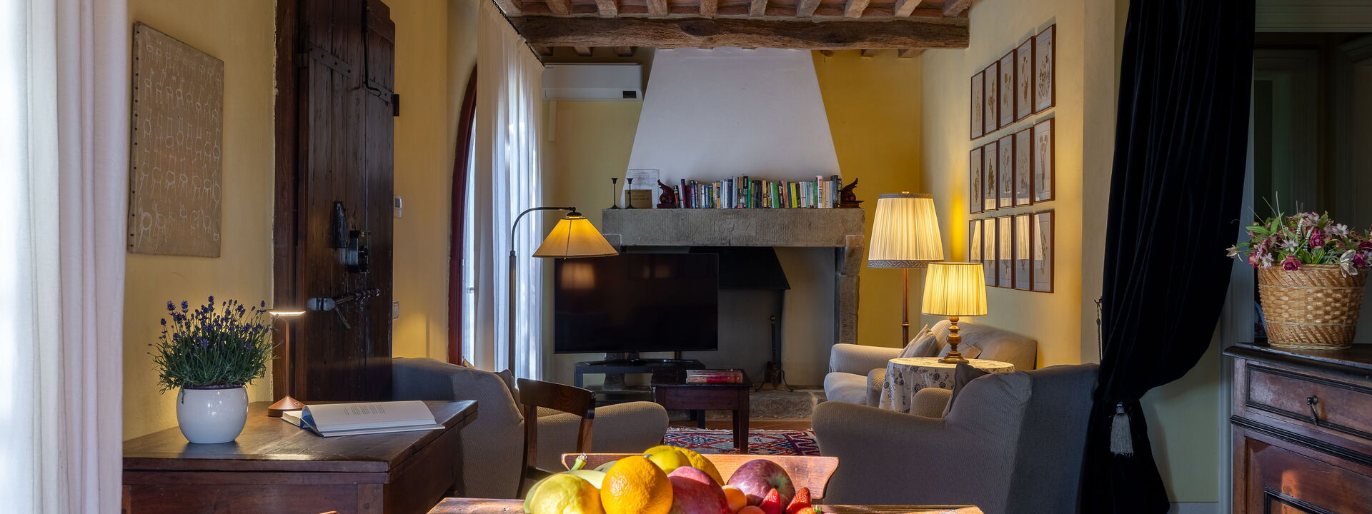 Villa Santa Barbara: Automne, Été, Printemps, Salle à manger, Salon