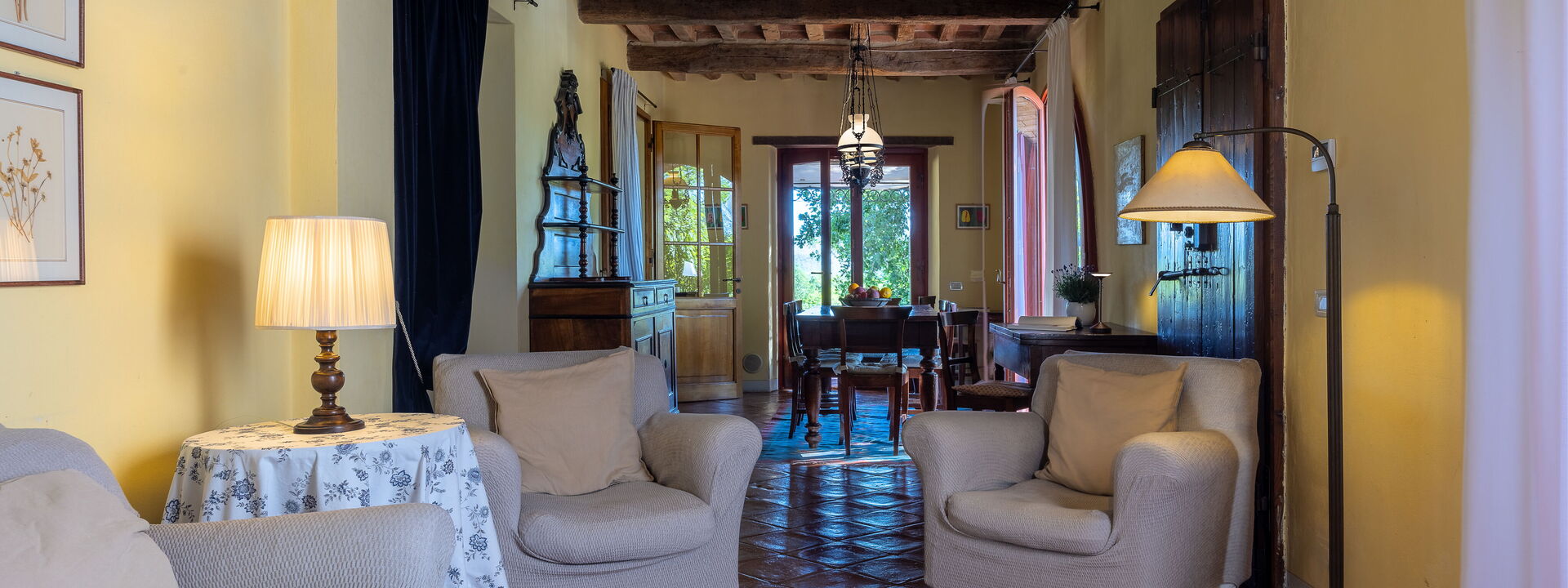 Villa Santa Barbara: Automne, Été, Printemps, Salle à manger, Salon