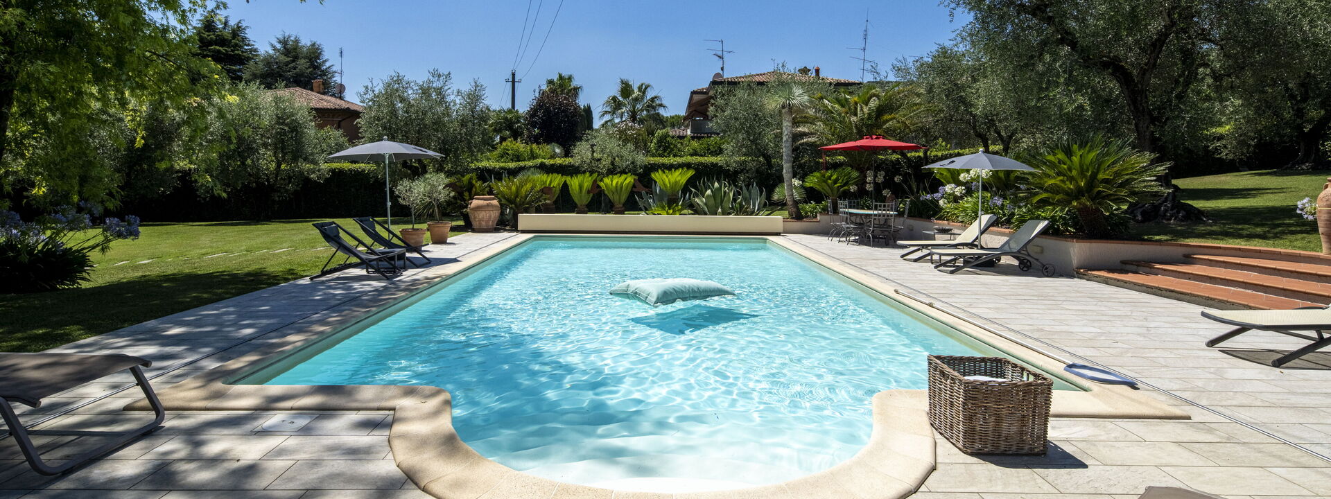 Villa El Perlè, Padenghe sul Garda: Autumn, Pool, Spring, Summer