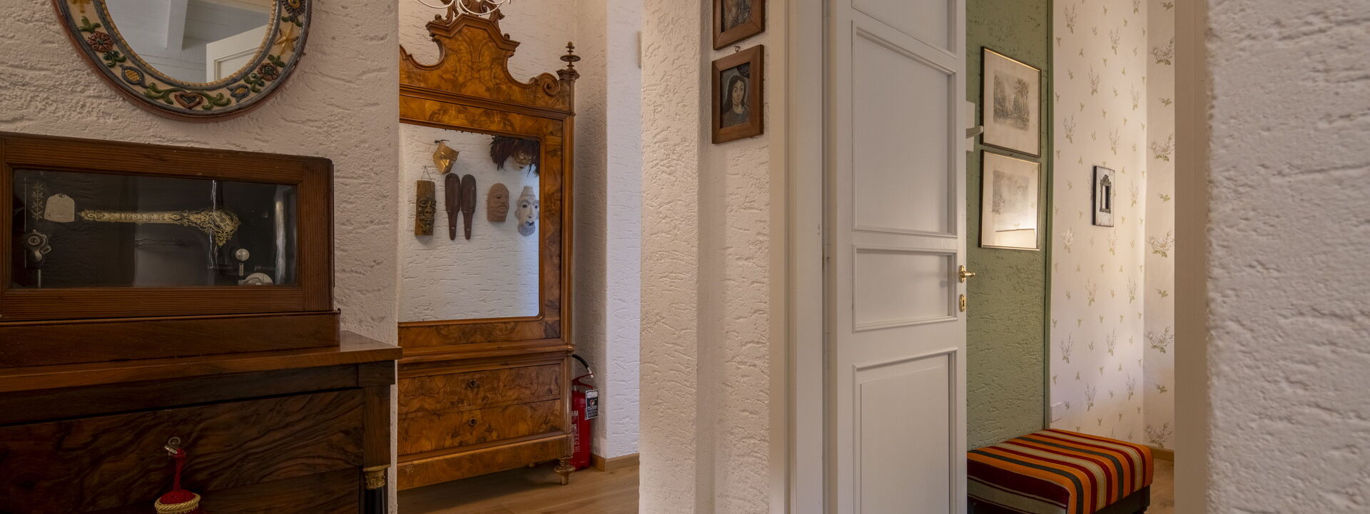 Villa El Perlè, Padenghe sul Garda: Autumn, Room Detail, Spring, Summer
