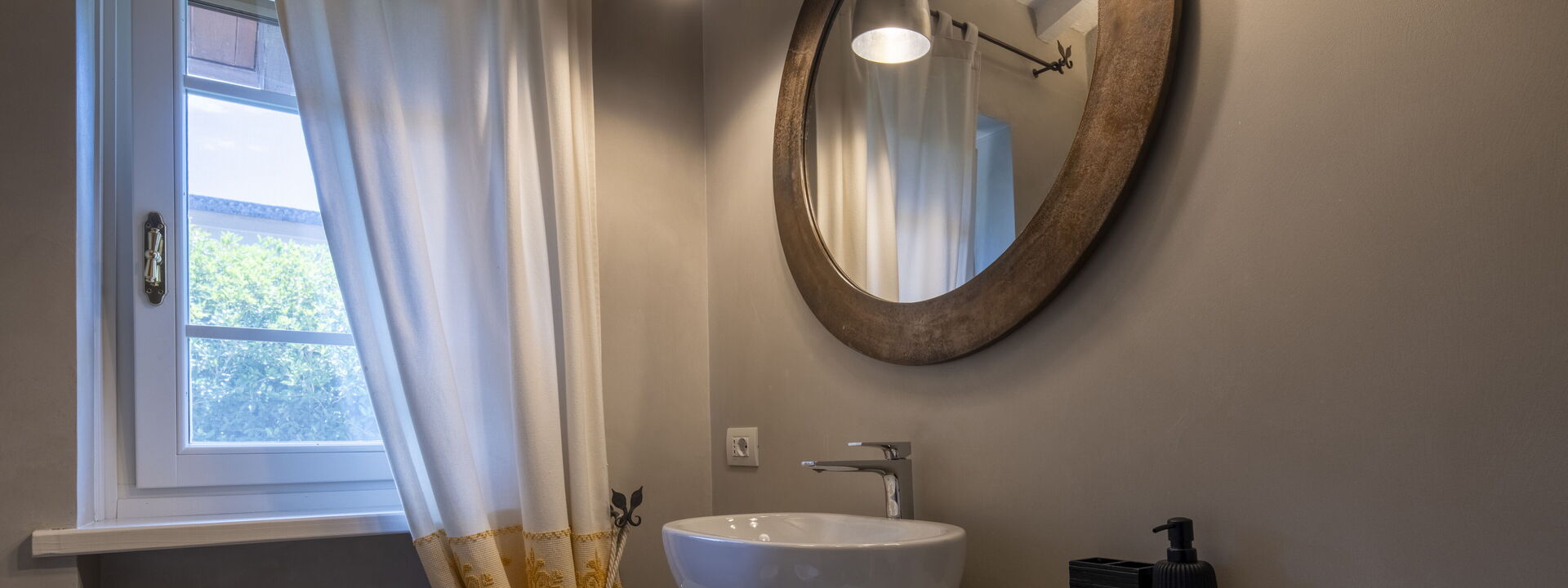 Villa El Perlè, Padenghe sul Garda: Autumn, Bathroom, Spring, Summer