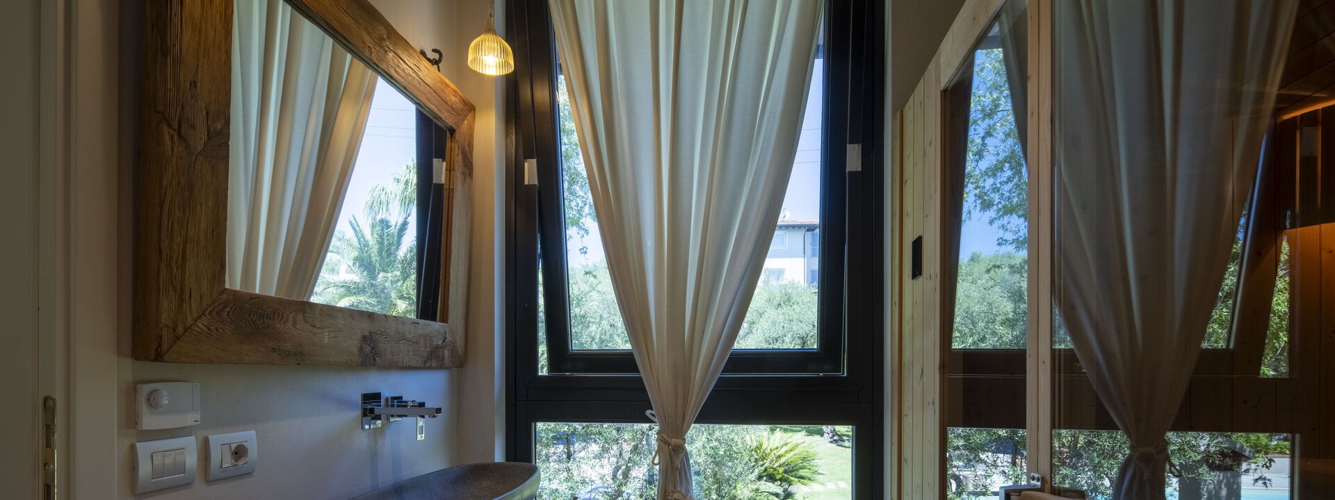 Villa El Perlè, Padenghe sul Garda: Autumn, Bathroom, Spring, Summer