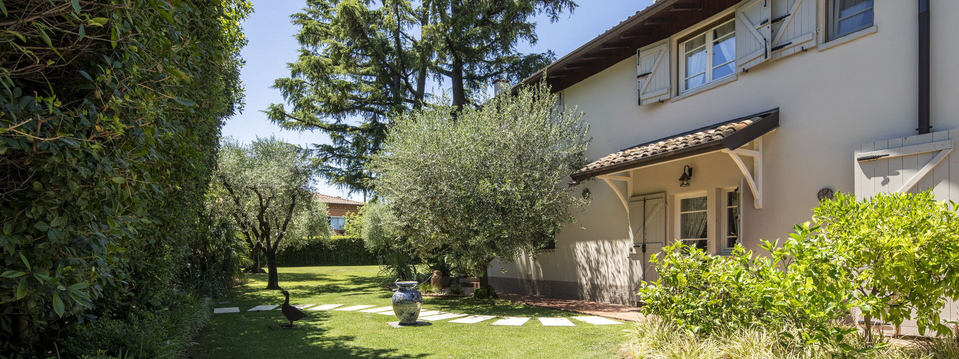 Villa El Perlè, Padenghe sul Garda: Autumn, Main Entrance, Spring, Summer