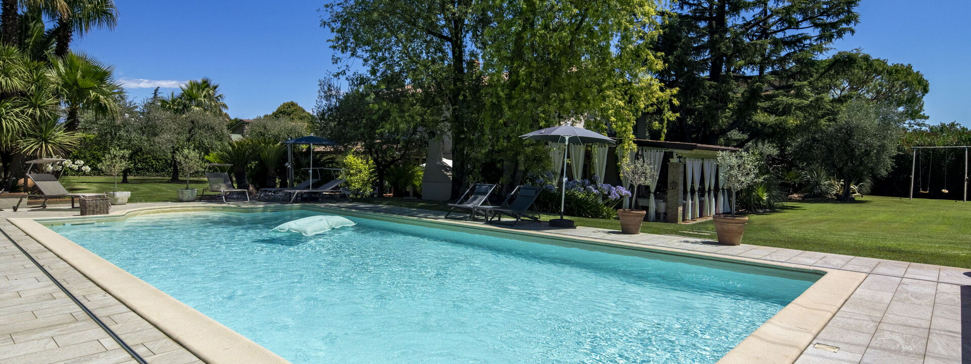 Villa El Perlè, Padenghe sul Garda: Autumn, Pool, Spring, Summer