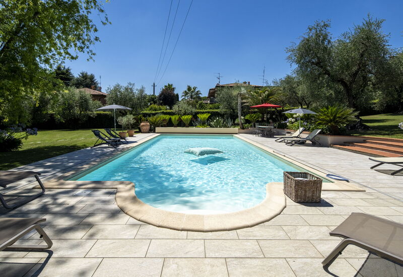 Villa El Perlè, Padenghe sul Garda: Autumn, Pool, Spring, Summer
