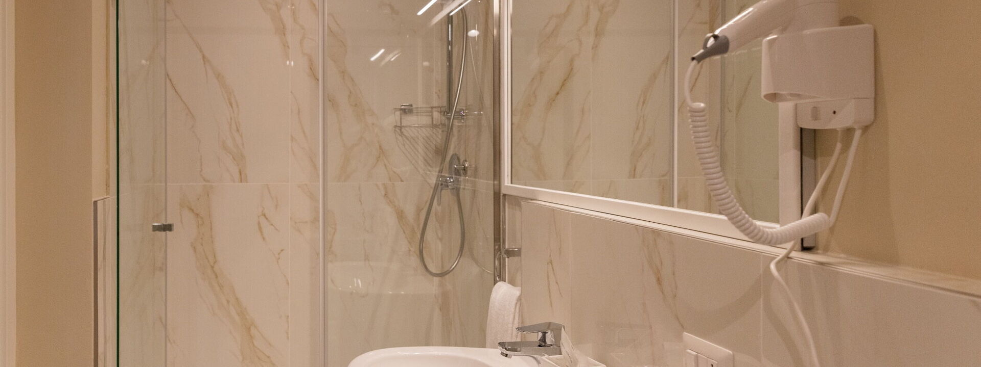 Villa Mirandola: Autumn, Bathroom, Spring, Summer