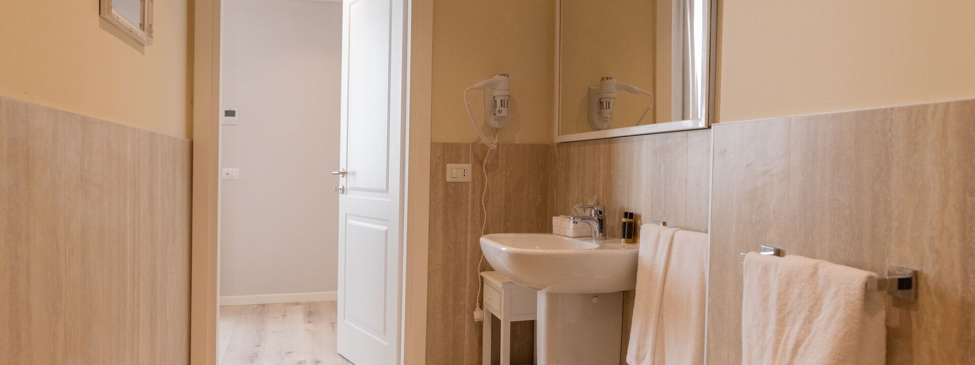 Villa Mirandola: Autumn, Bathroom, Spring, Summer