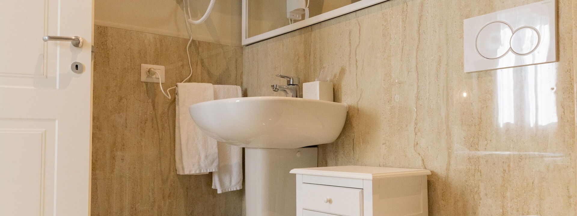 Villa Mirandola: Autumn, Bathroom, Spring, Summer