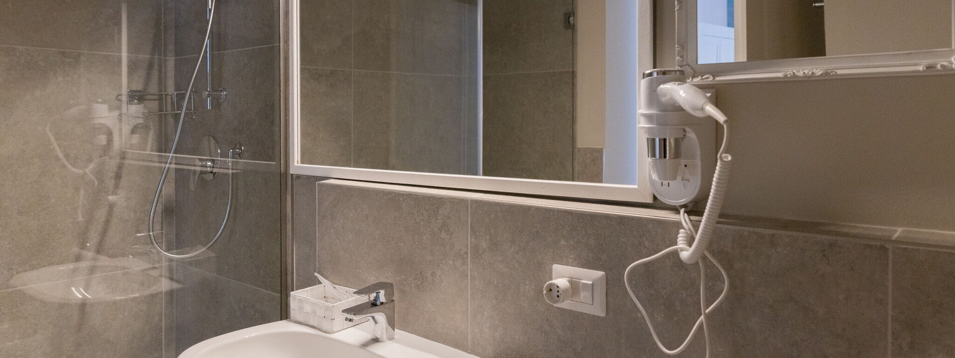 Villa Mirandola: Autumn, Bathroom, Spring, Summer