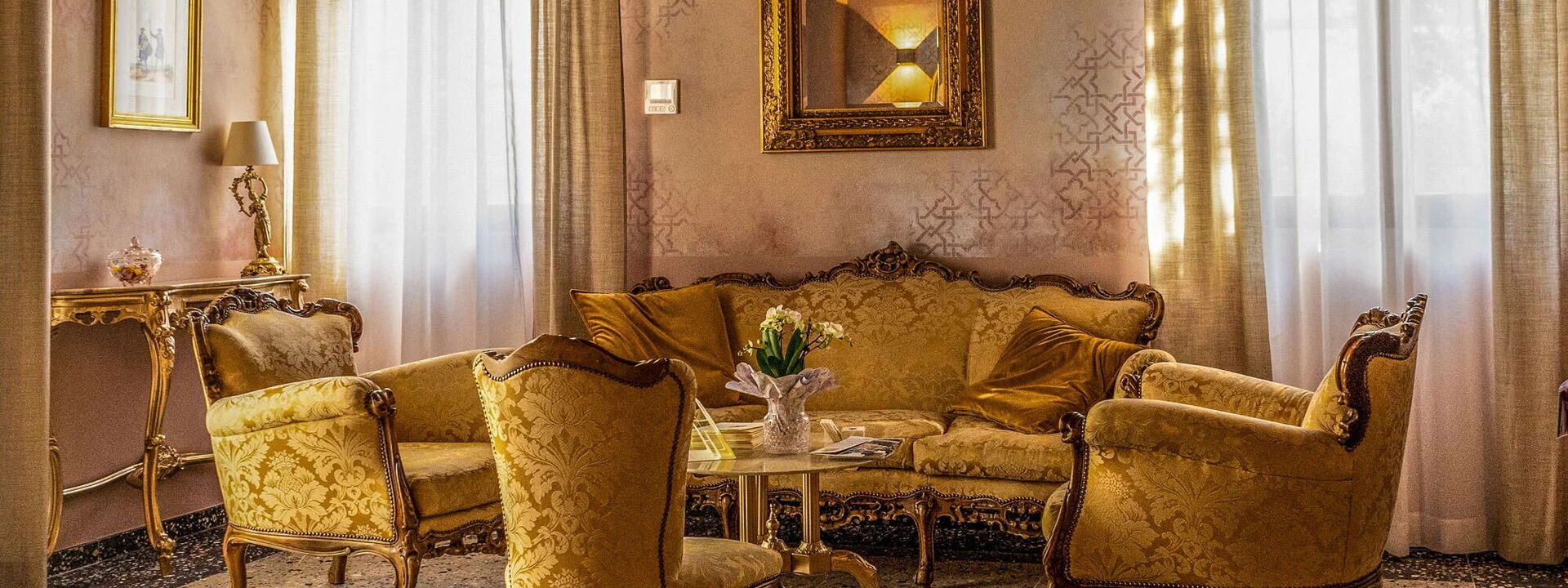Villa Mirandola: Autumn, Living Room, Spring, Summer
