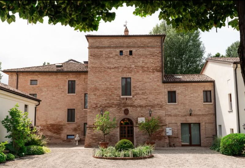 Villa Mirandola: Autunno, Entrata Principale, Estate, Primavera