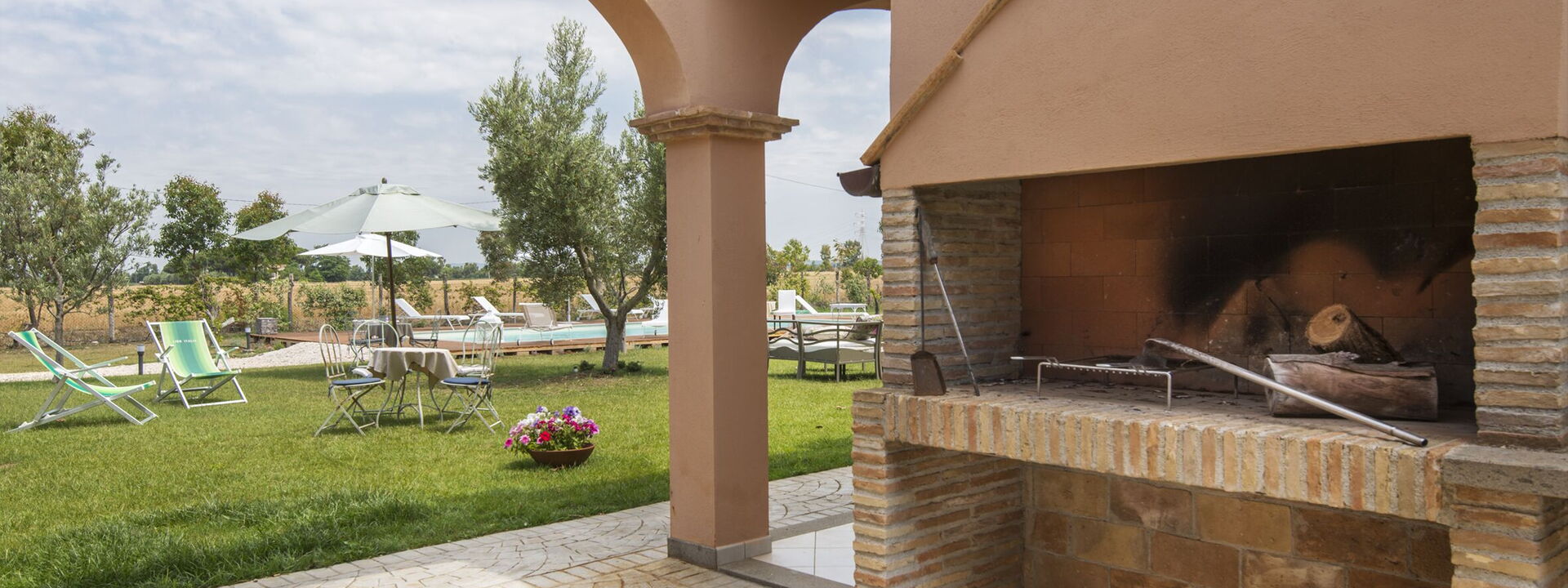 Villa Marina Velca: villa-marina-velca-tarquinia-villa-esterni