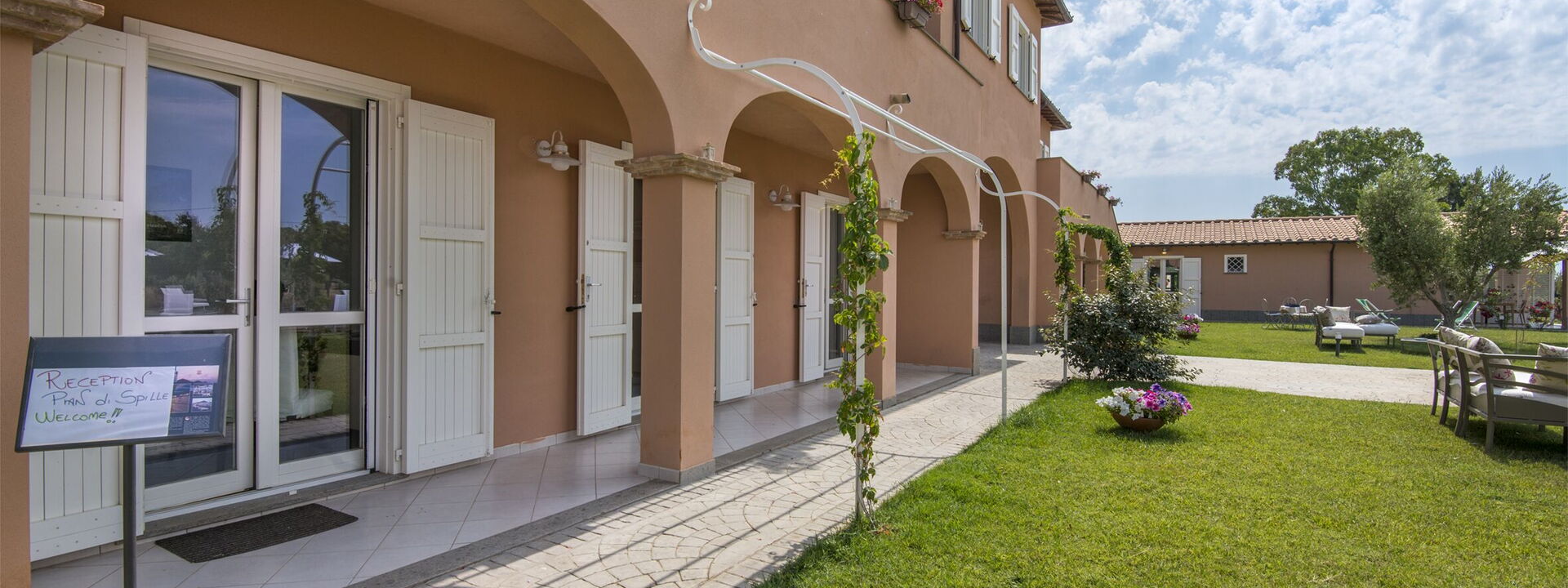 Villa Marina Velca: villa-marina-velca-tarquinia-villa-esterni