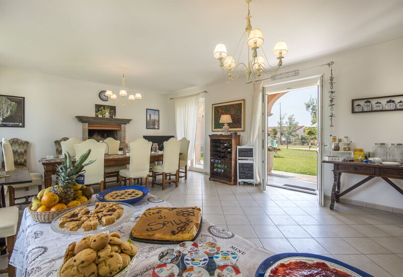 Villa Marina Velca: villa-marina-velca-tarquinia-villa-diningroom