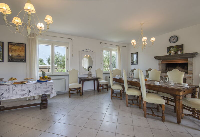Villa Marina Velca: villa-marina-velca-tarquinia-villa-diningroom