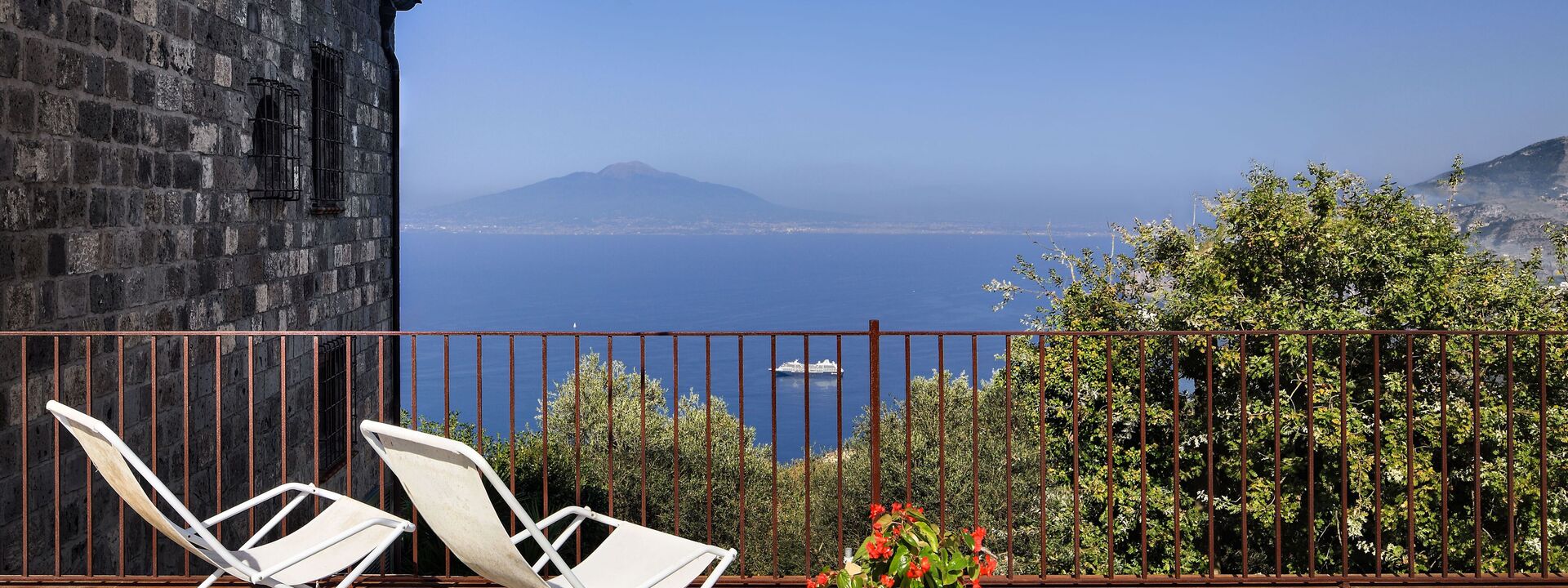 Stony Villa Volcano View: stony-villa-volcano-view-sant-agata-sui-due-golfi-villa-terrazza