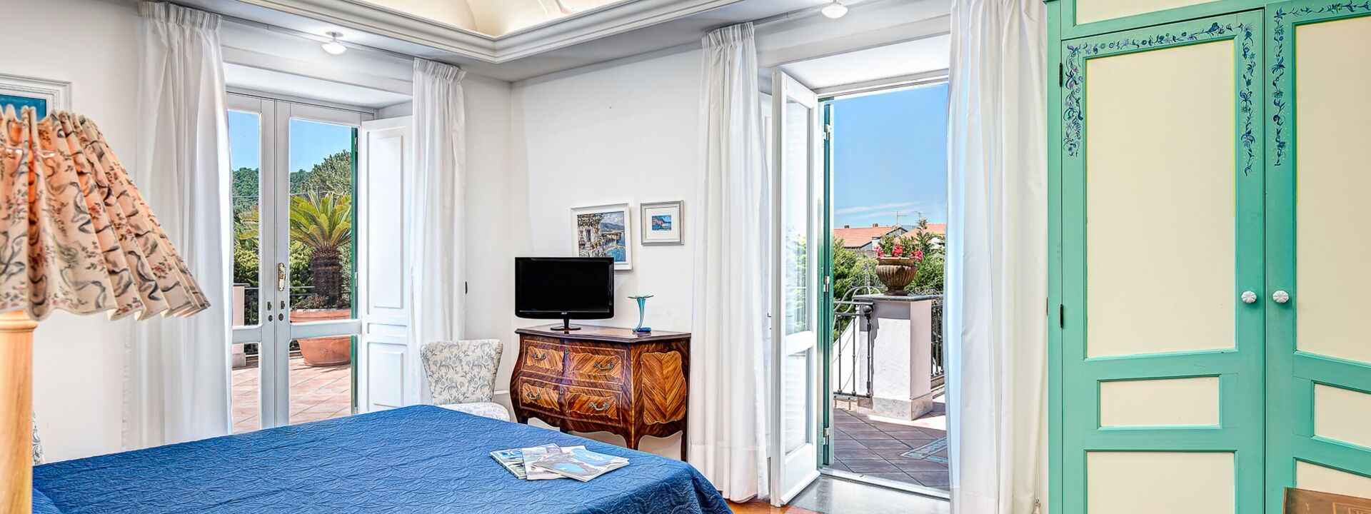 Palazzo Villa Dei Nobili: palazzo-villa-dei-nobili-santa-agata-sui-due-golfi-villa-camera-da-letto