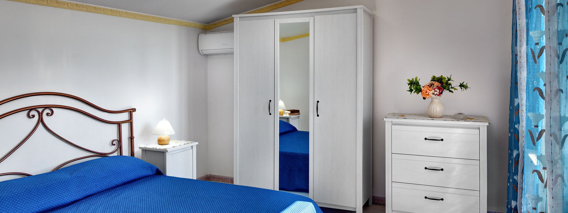 La Villa Dell'olio: la-villa-dell-olio-massa-lubrense-villa-camera-da-letto