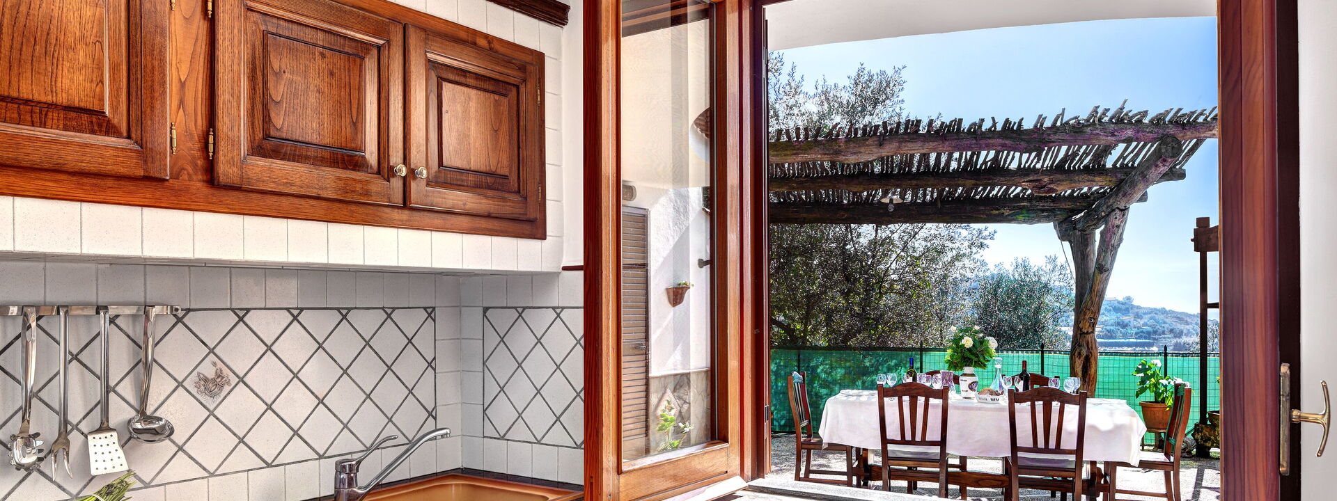 La Villa Dell'olio: la-villa-dell-olio-massa-lubrense-villa-cucina