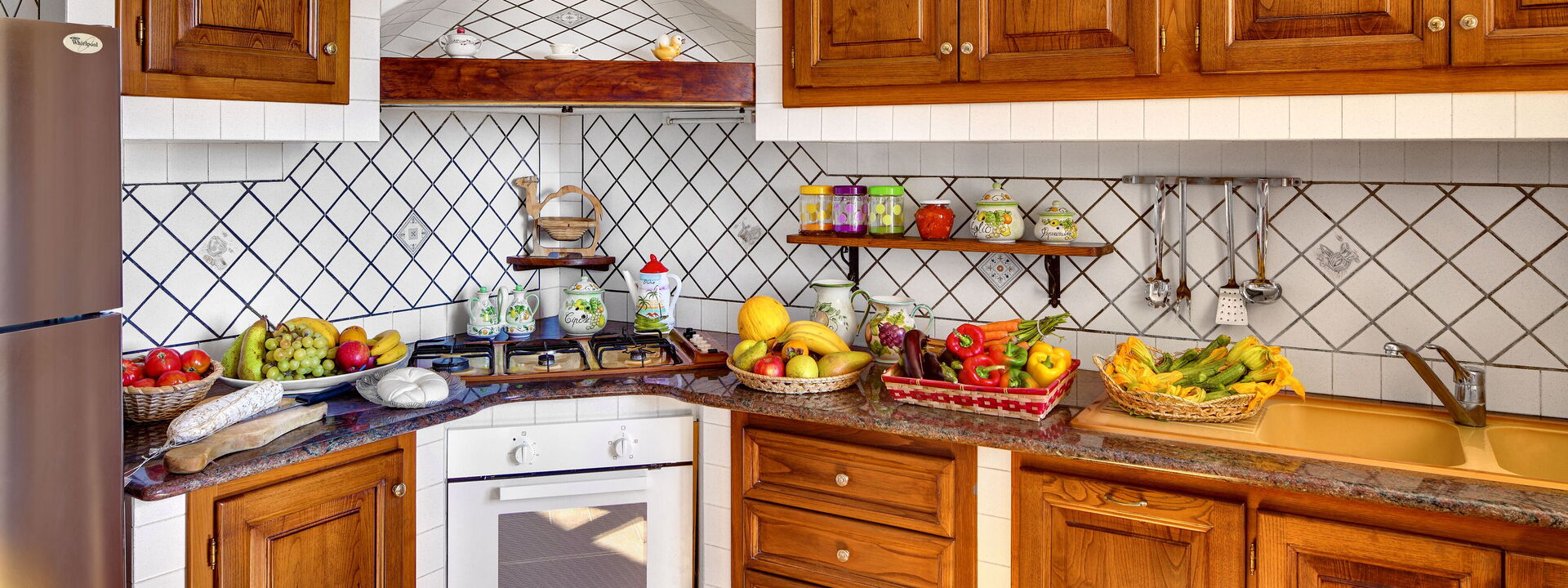 La Villa Dell'olio: la-villa-dell-olio-massa-lubrense-villa-cucina